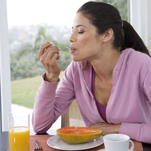 What is a Good Crohn’s Disease Diet girl eating fruit